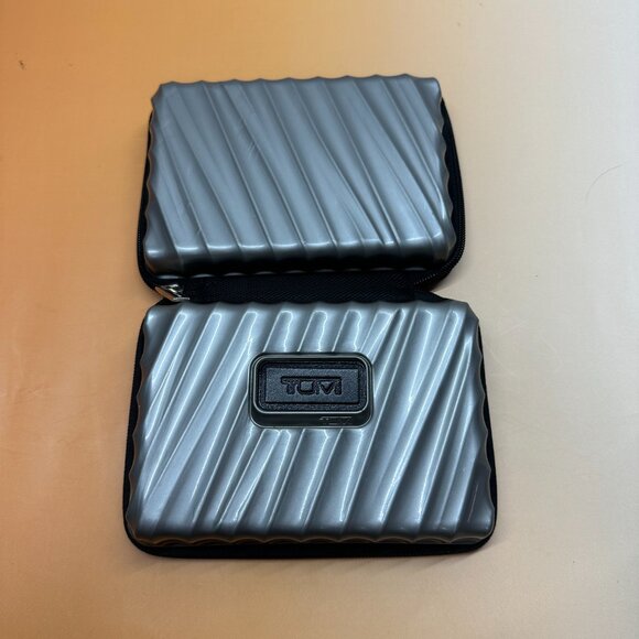 Tumi Delta Air Travel Kit Hardshell Suitcase - Picture 2 of 3